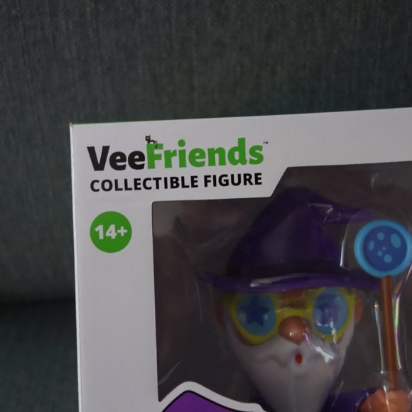 VeeFriends Willful Wizard Collectible Figure Made for Macy's - Picture 3 of 7